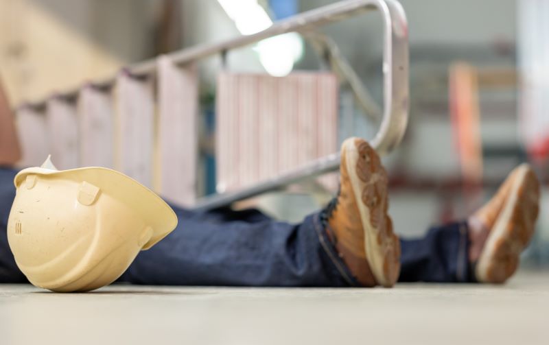 Personal Injury Lawsuit vs. Workers’ Comp: Which Is Right for Your Case?